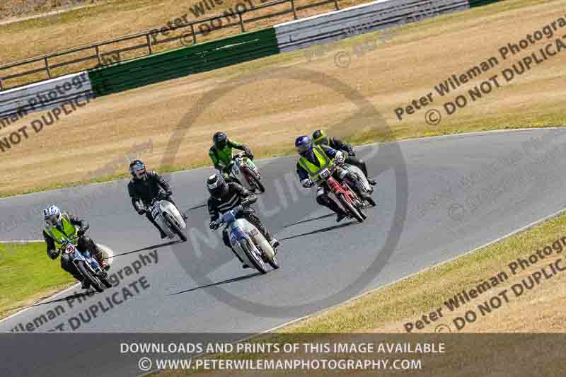 Vintage motorcycle club;eventdigitalimages;mallory park;mallory park trackday photographs;no limits trackdays;peter wileman photography;trackday digital images;trackday photos;vmcc festival 1000 bikes photographs